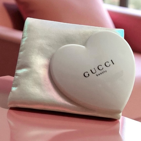 Gucci Cream Heart Mirror with Pouch - Picture 1 of 3